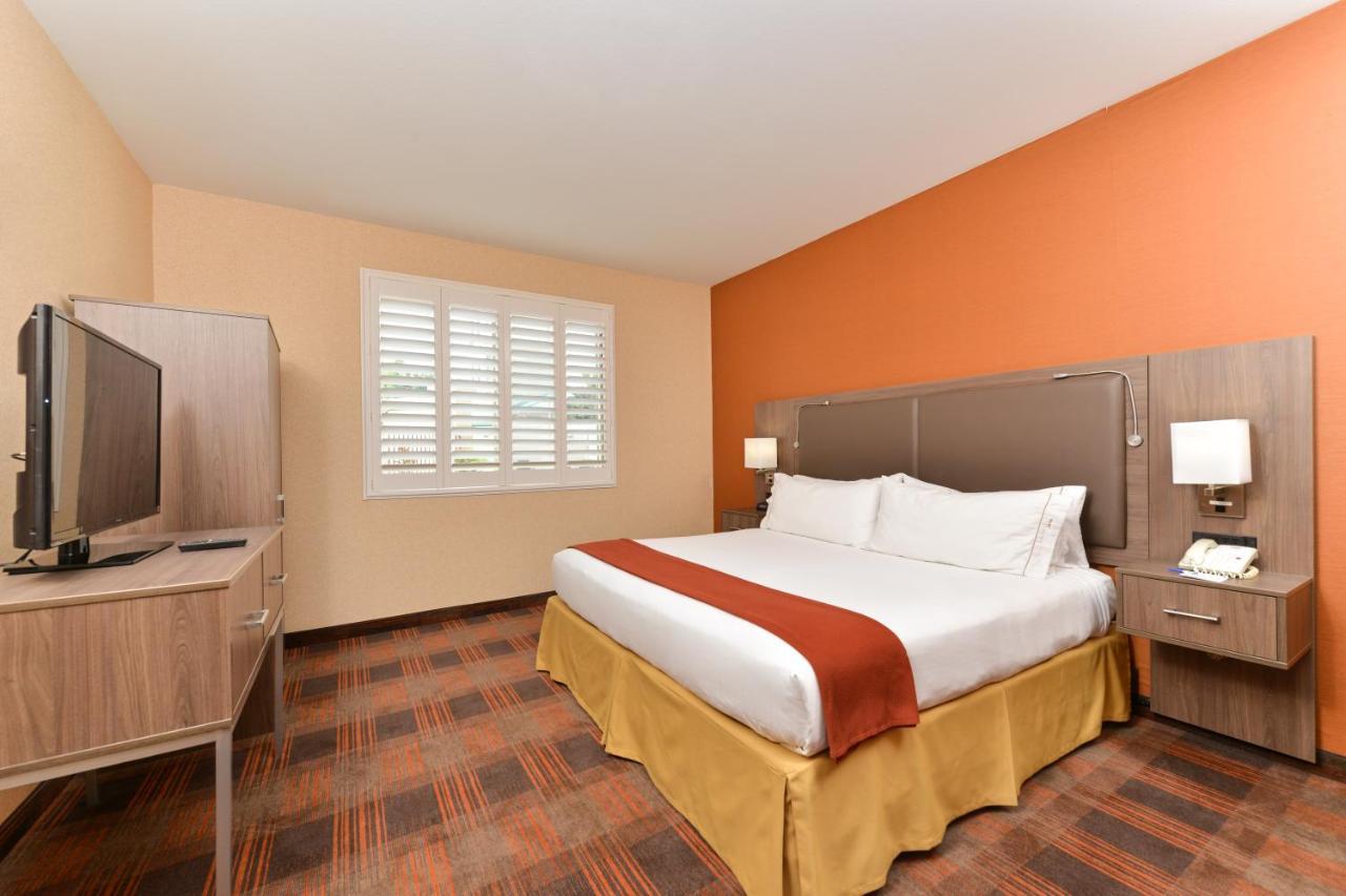 Holiday Inn Express & Suites Elk Grove Central - Hwy 99 By Ihg Eksteriør bilde