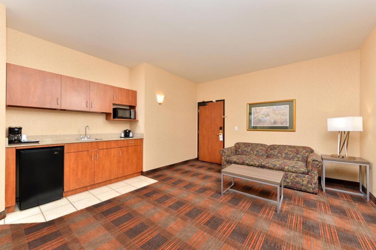 Holiday Inn Express & Suites Elk Grove Central - Hwy 99 By Ihg Eksteriør bilde
