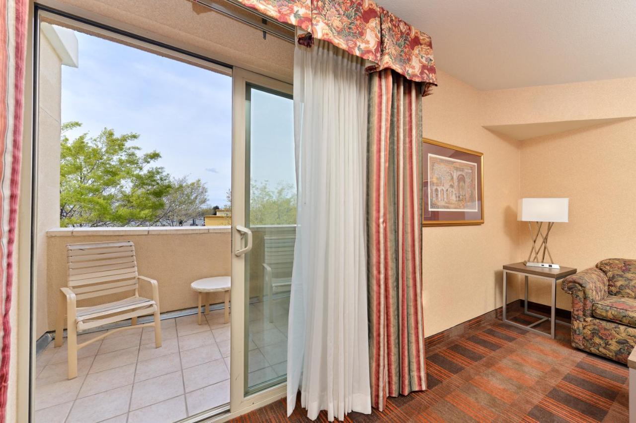 Holiday Inn Express & Suites Elk Grove Central - Hwy 99 By Ihg Eksteriør bilde