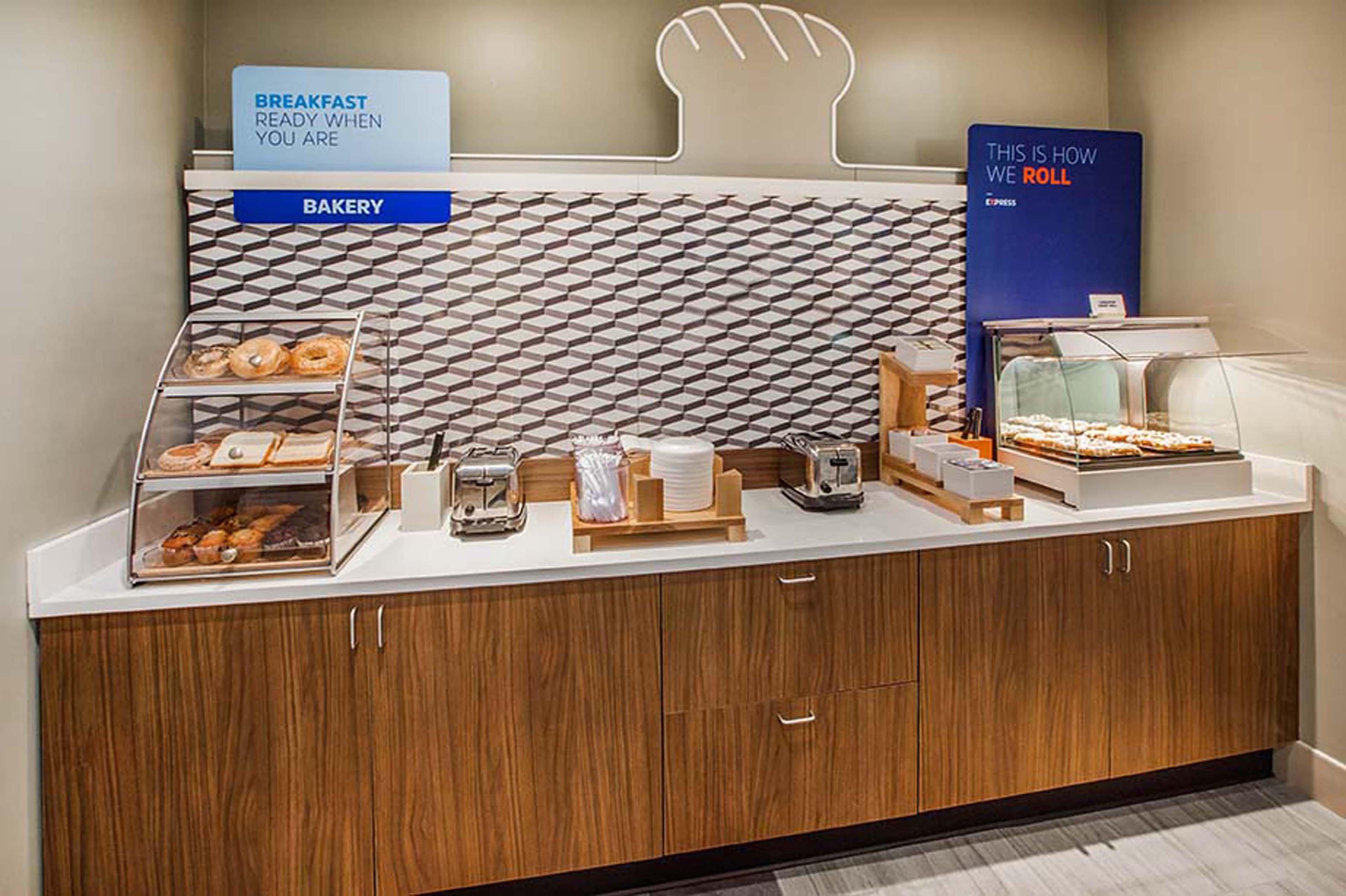 Holiday Inn Express & Suites Elk Grove Central - Hwy 99 By Ihg Eksteriør bilde