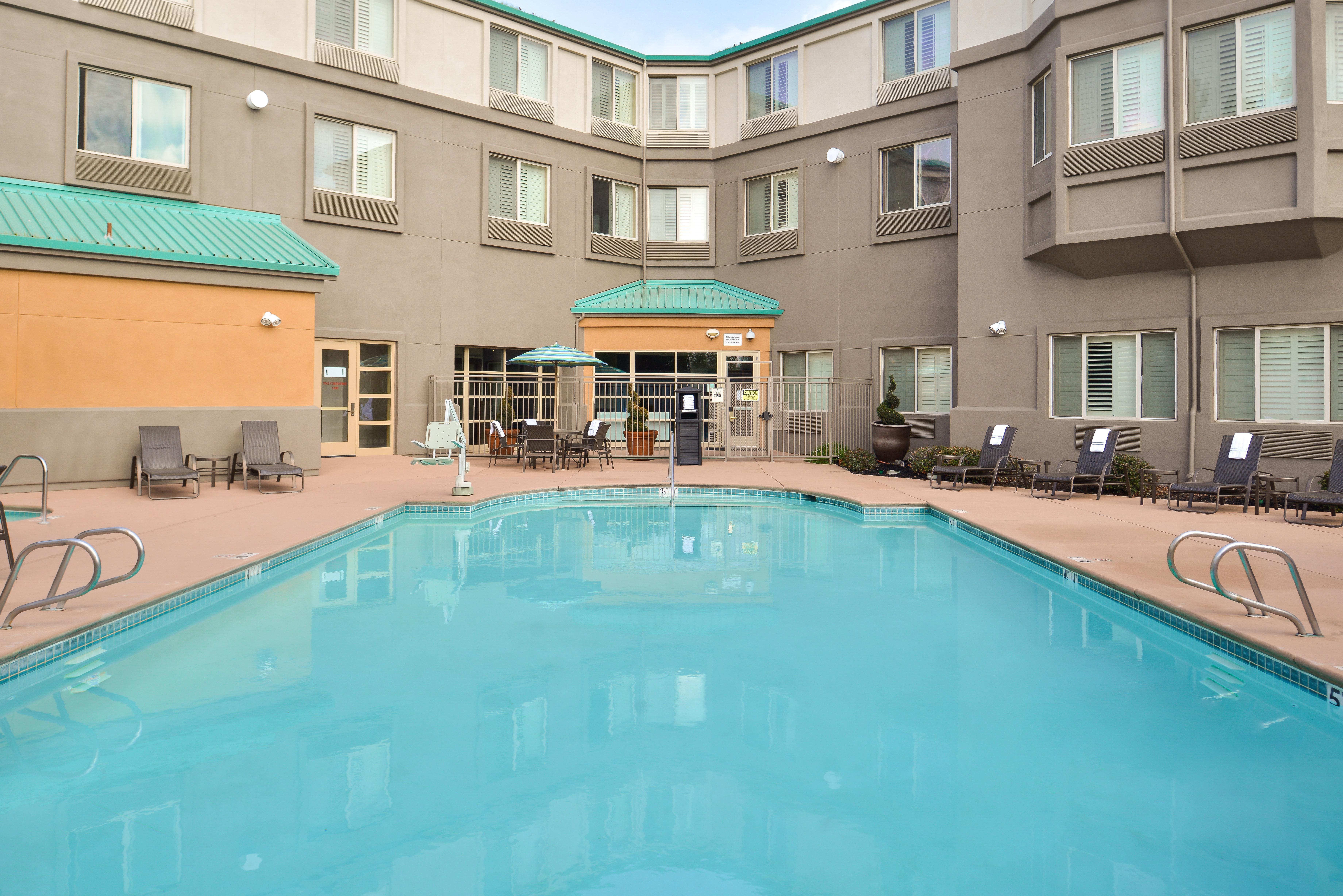 Holiday Inn Express & Suites Elk Grove Central - Hwy 99 By Ihg Eksteriør bilde