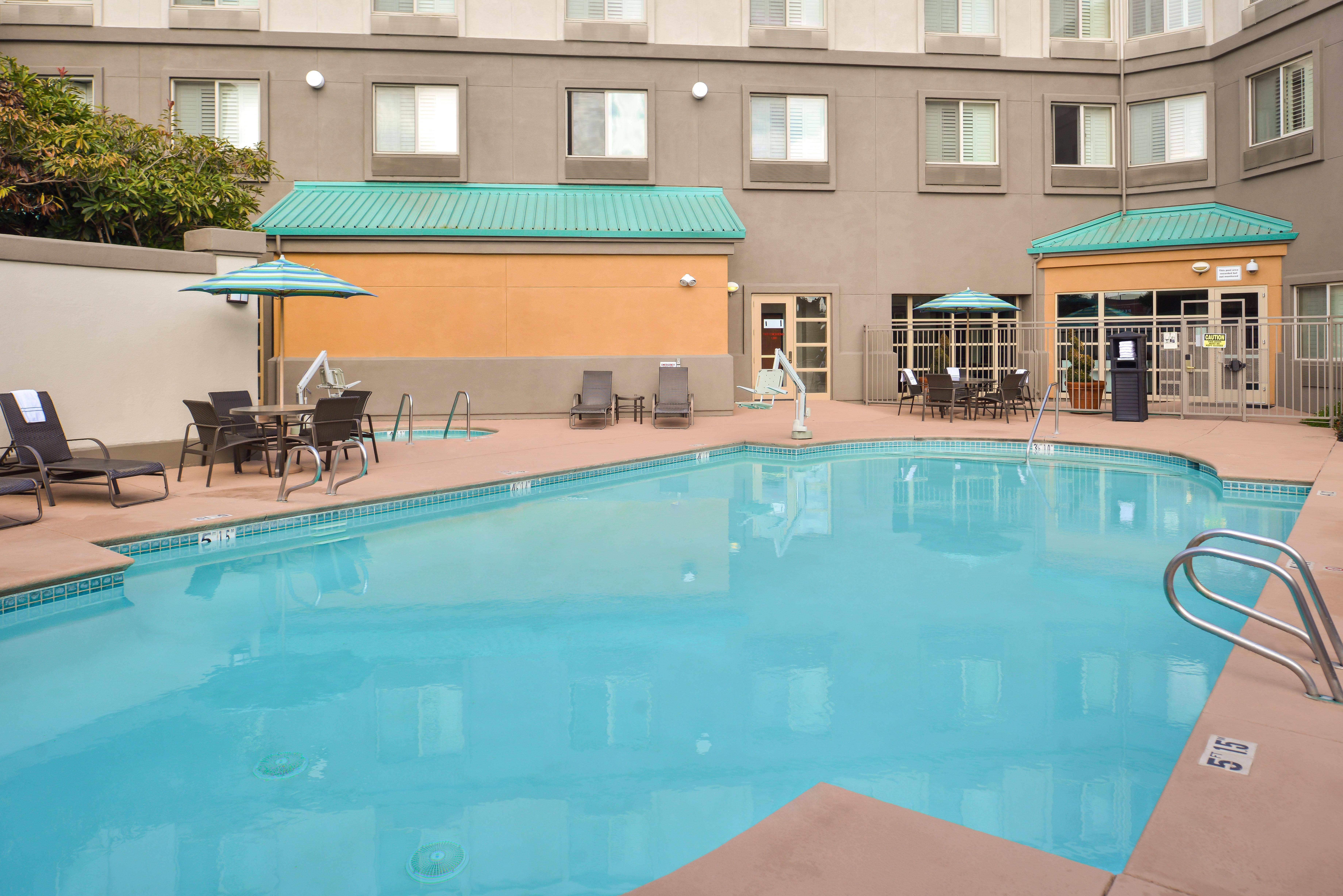 Holiday Inn Express & Suites Elk Grove Central - Hwy 99 By Ihg Eksteriør bilde