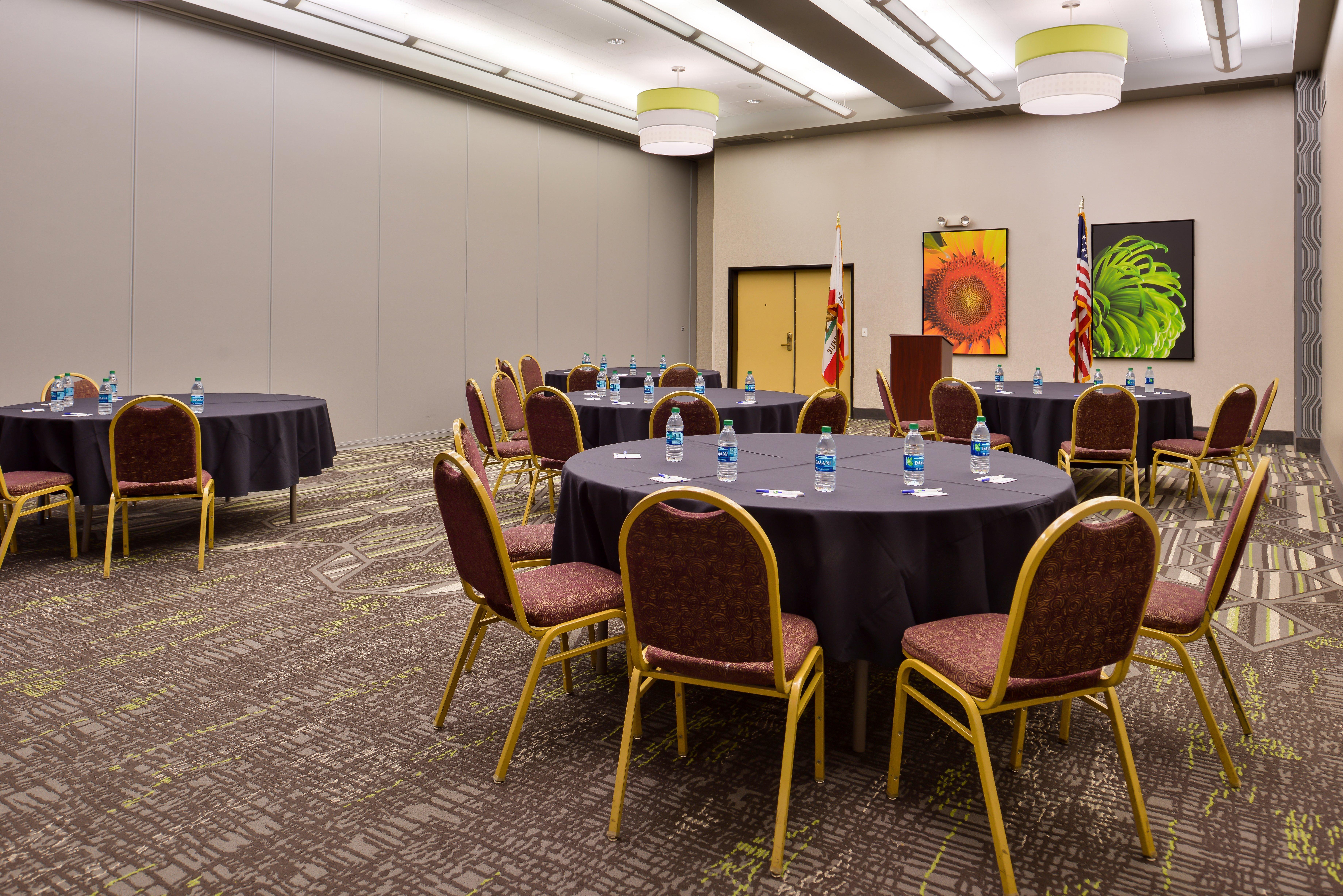 Holiday Inn Express & Suites Elk Grove Central - Hwy 99 By Ihg Eksteriør bilde